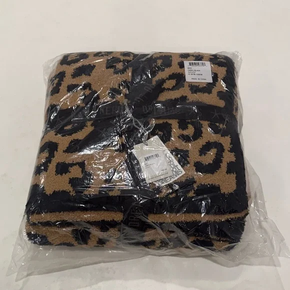 Barefoot Dreams Leopard Black and Tan Blanket 54” x 72” BNWT - Picture 5 of 8